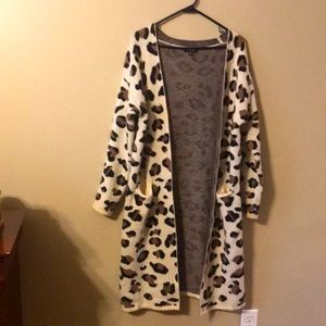 Long sweater cardigan with animal print